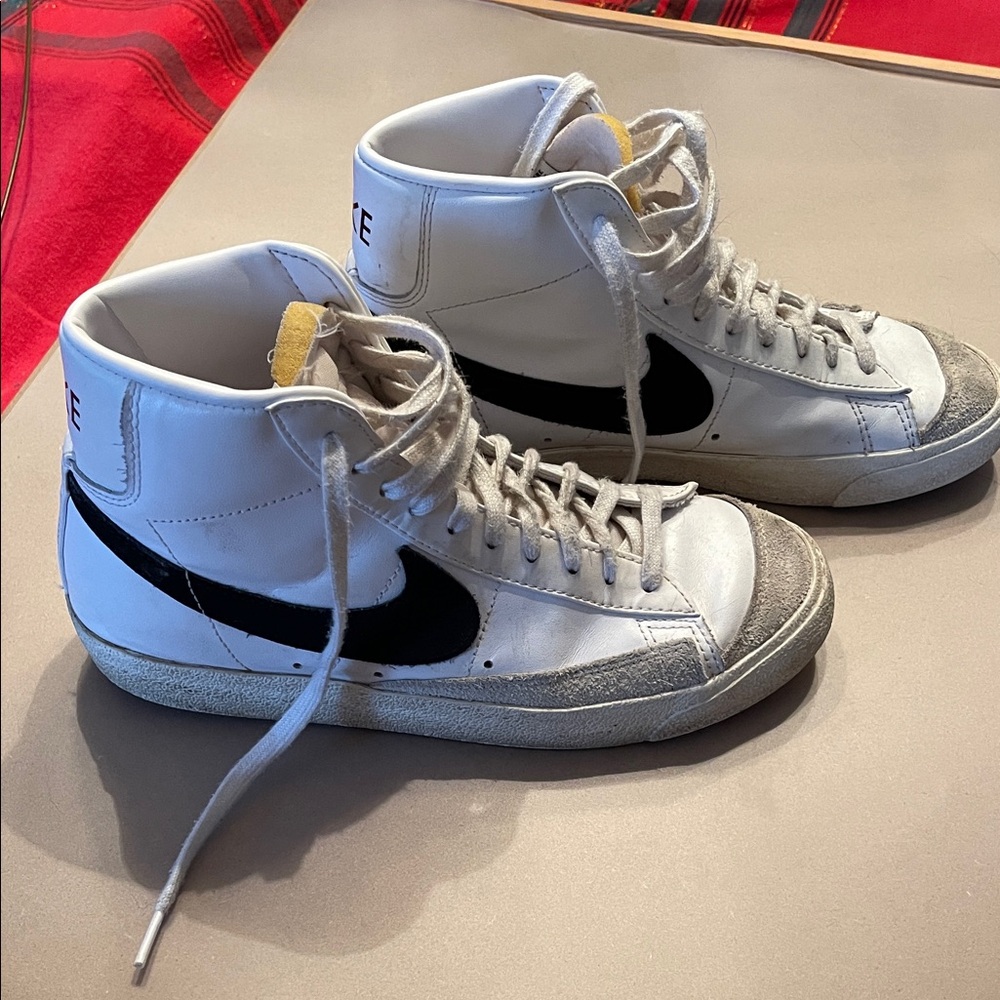 Nike Woman’s Blazer Sneakers in White and Black